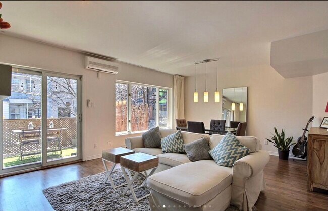 Building Photo - 4550 Rue Berri