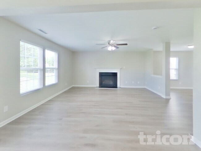 Foto del edificio - 12724 Frank Wiley Ln