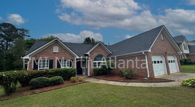 Building Photo - Ranch Style Living! All one floor!