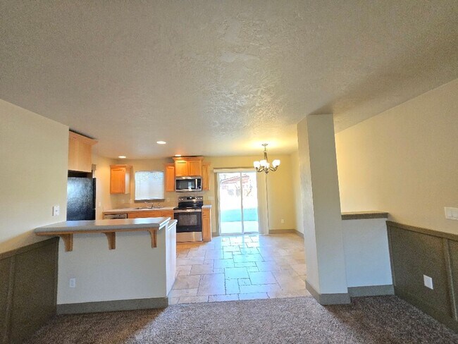 Building Photo - Cute Boise Townhome