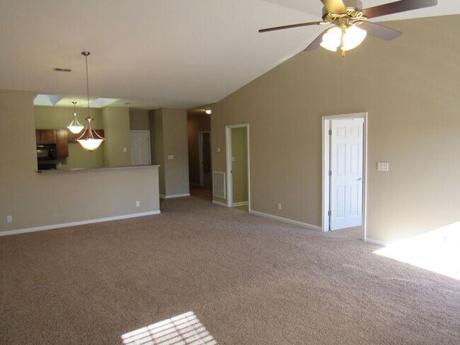 Foto del edificio - 2 bed, 2 bath, 2 car garage one level townhouse in West Knoxville