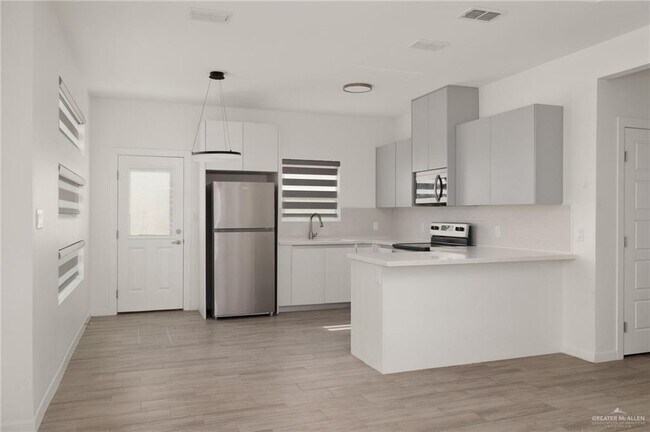 Building Photo - 11 Campeche Dr