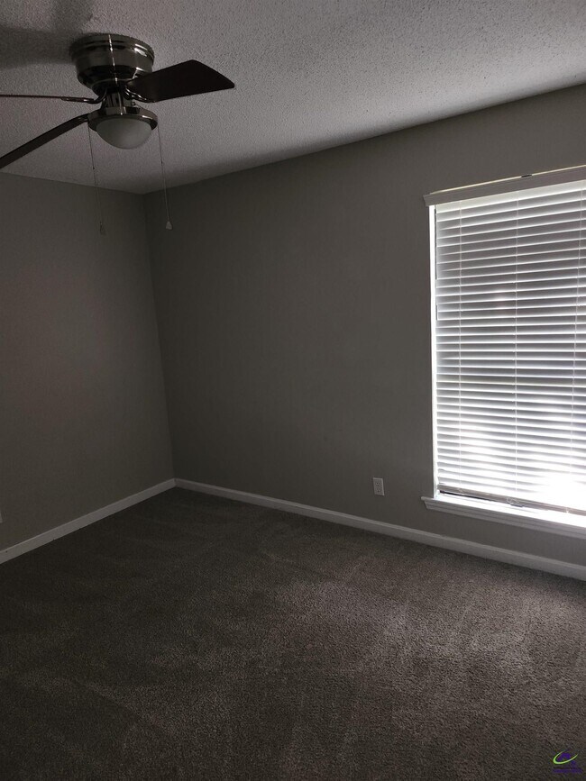 Building Photo - 111 Brookhaven Dr