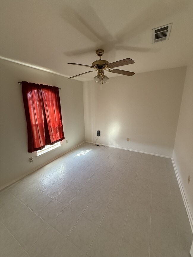 Building Photo - 2601 Mason Dr