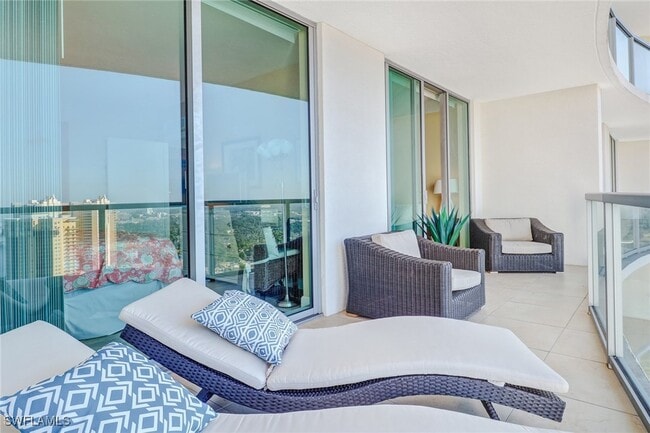 Foto del edificio - 3000 Oasis Grand Blvd