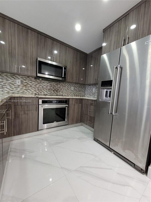 Foto principal - 7101 Byron Ave