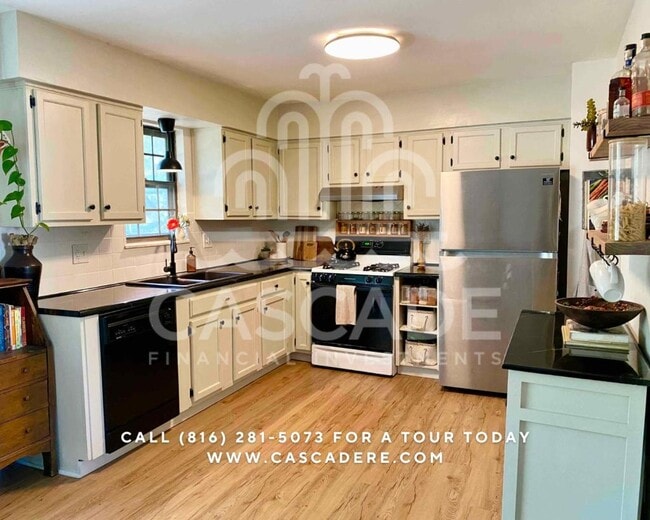 Building Photo - 1925 SE Flagstone Ct