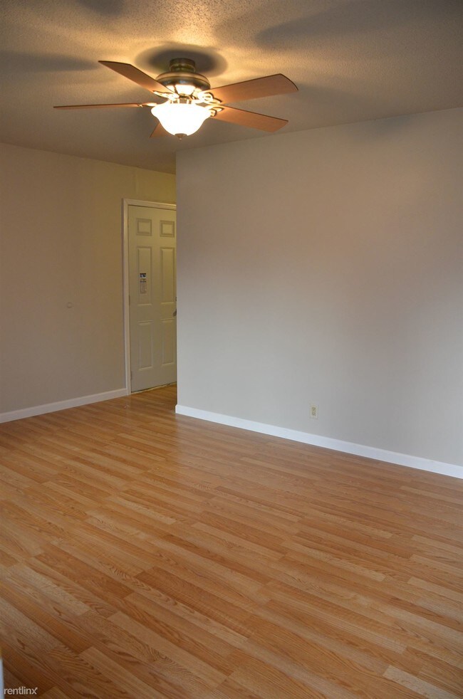 Foto del edificio - 6512 Laurel Ln NE