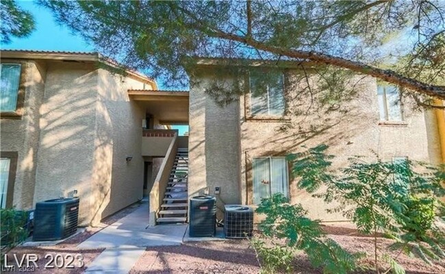 Building Photo - 7200 W Pirates Cove Rd