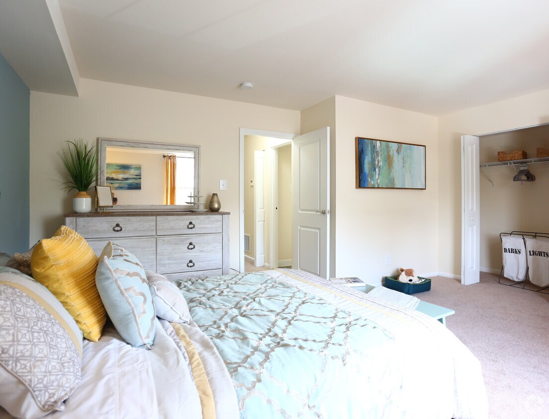 Village Square Apartments 1600 Brookwood Dr Bensalem, PA