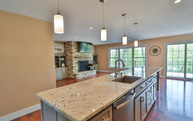 Foto del edificio - 1776 N Royal Oaks Dr
