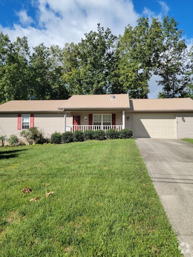 Apartments For Rent in Crab Orchard, TN with Hardwood Floors 1