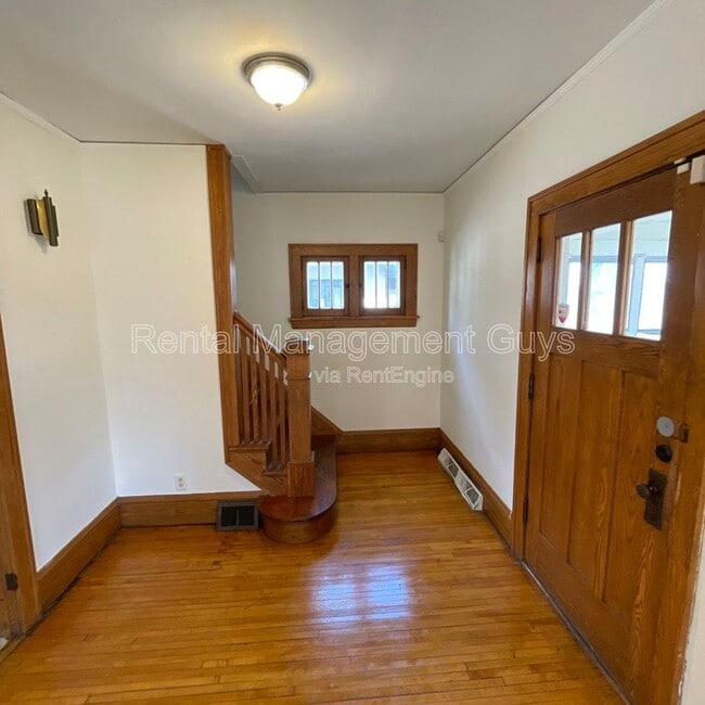 Building Photo - 3245 Russell Ave N