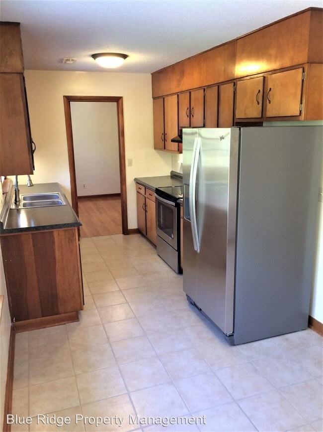 Building Photo - 3 br, 2.5 bath House - 1202 Oakdell Court