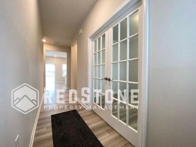 Building Photo - 3 Bedroom, 2.5 Bath - House