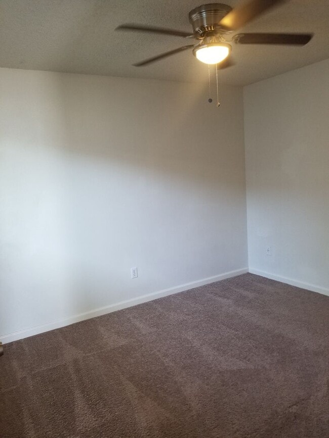 Foto del edificio - Elk Grove