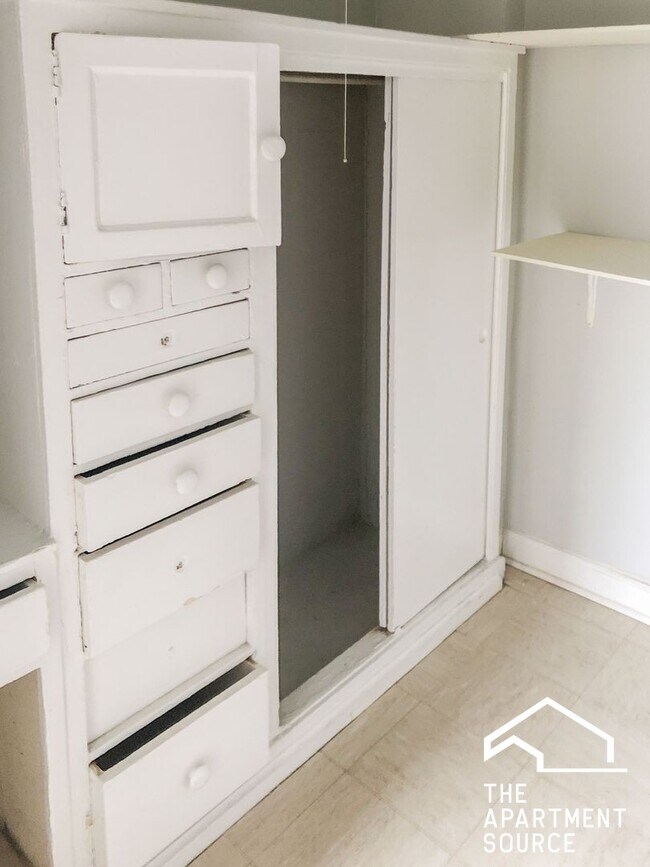 Foto del edificio - 540 W Briar Pl