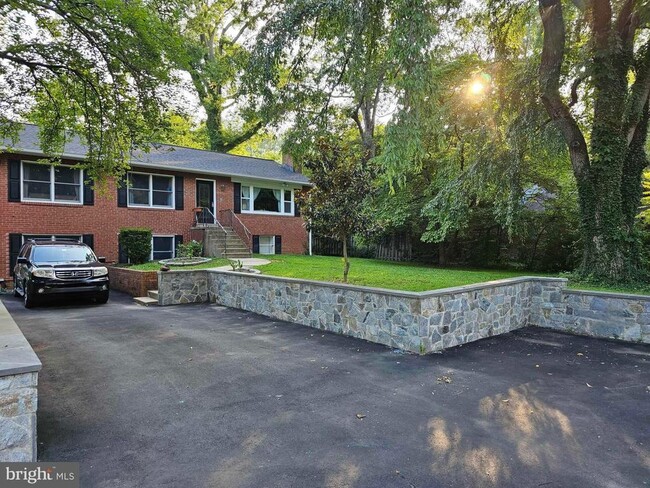 Building Photo - 6513 Old Dominion Dr