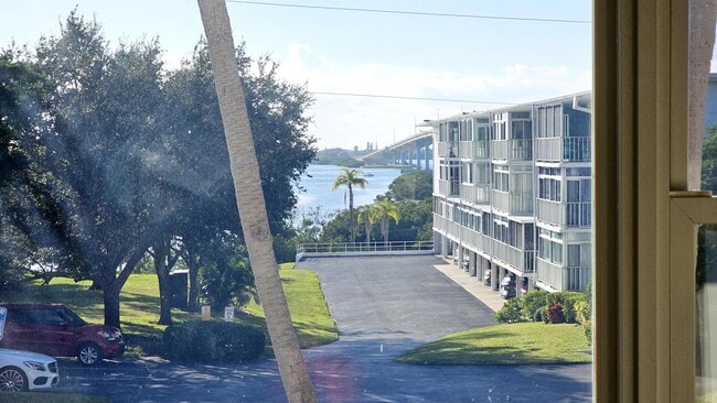 Building Photo - 55 Harbor View Ln