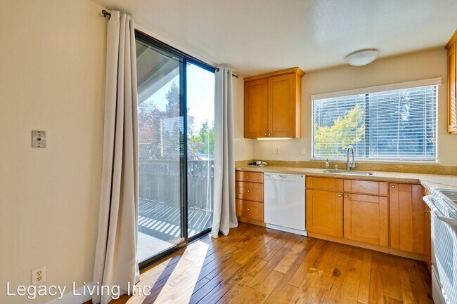 Building Photo - 3 br, 3 bath House - 2040 Middlefield Road #2
