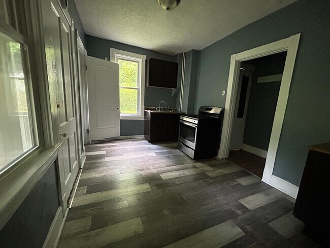 Foto del edificio - 3065 Moosewood Ave