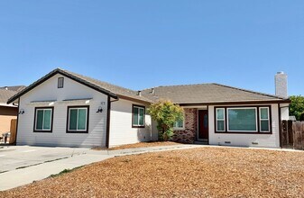 Building Photo - 900 Apricot Ln