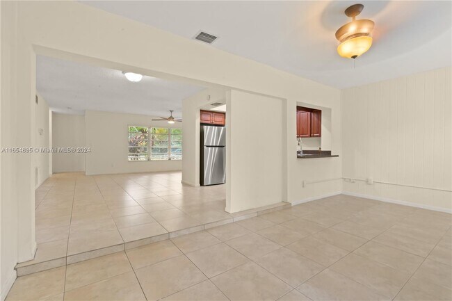 Building Photo - 6861 NW 11th Pl
