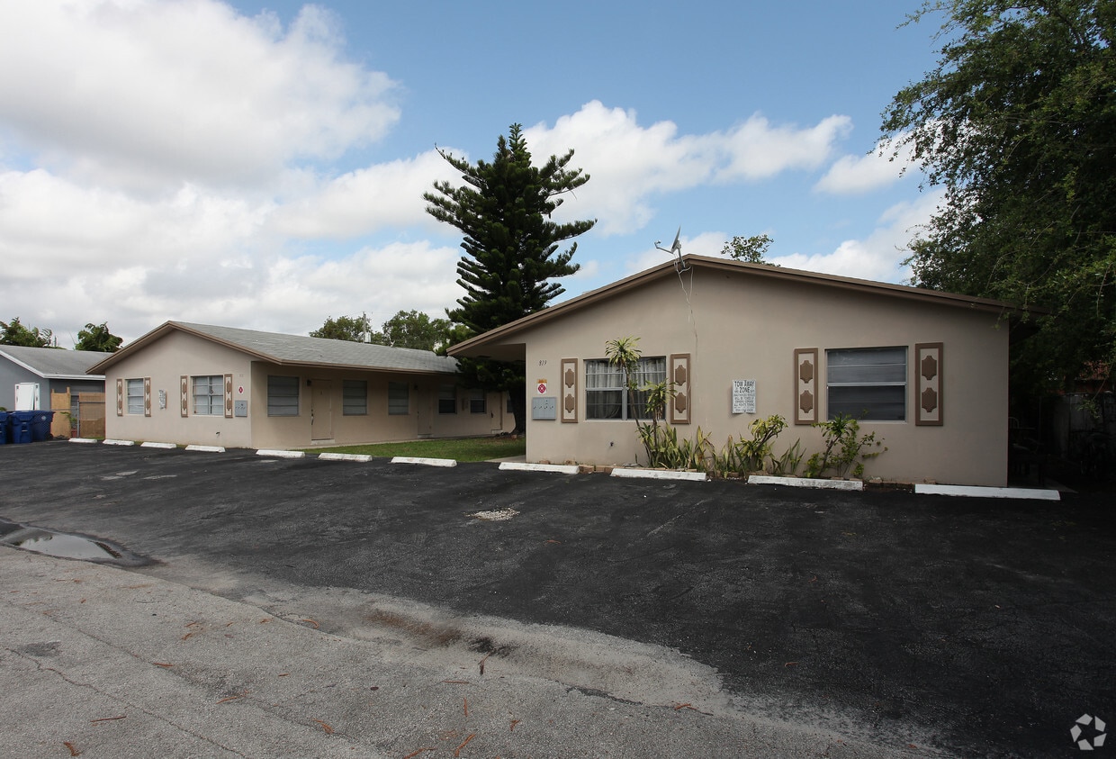 813819 NE 23rd Dr, Wilton Manors, FL 33305 Apartments in Wilton