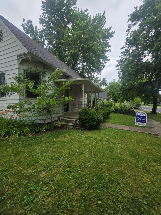 Building Photo - 809 Don Ryan St