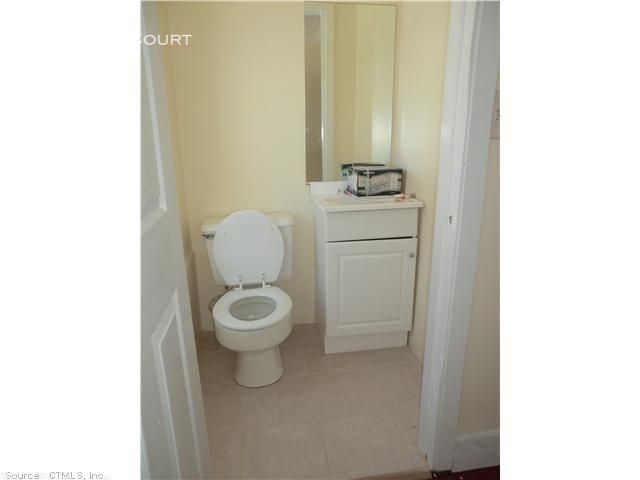 Foto del edificio - 5 Bedroom Single Family House with Parking