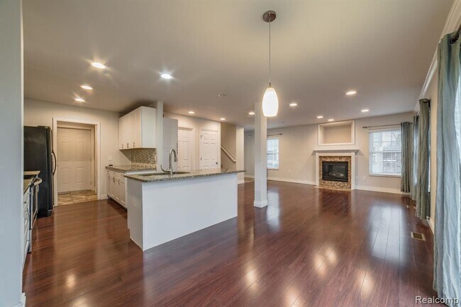 Building Photo - 324 Stratford Ln