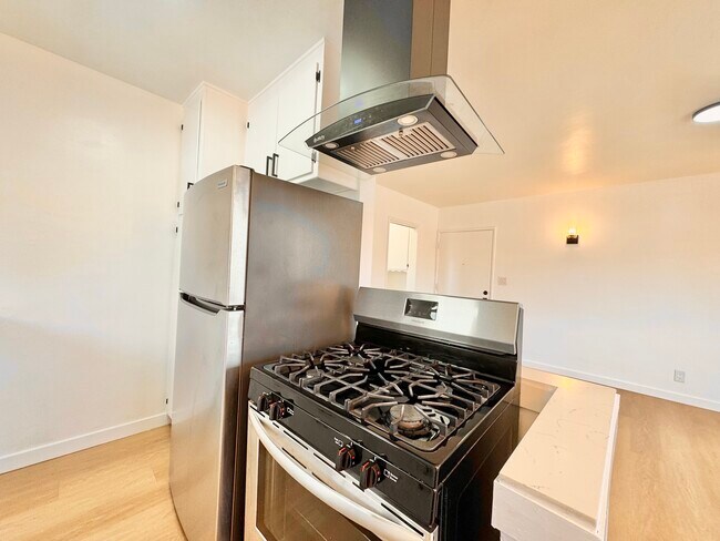 Foto del edificio - 6303 Cherry Ave