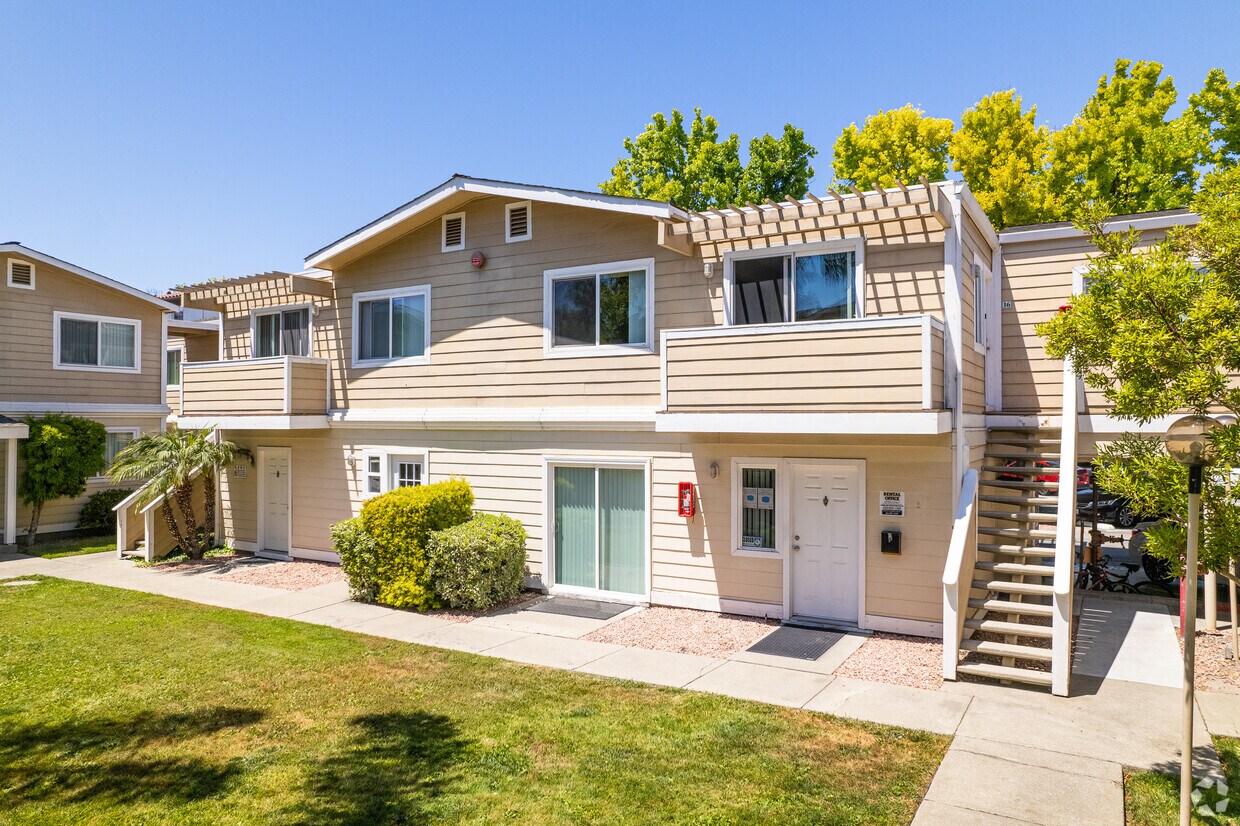 Primary Photo - Fairchild Apartments