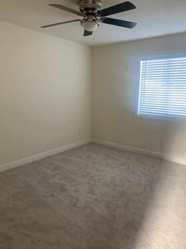 Foto del edificio - Central Paradise Location Brand Newer 3 be...
