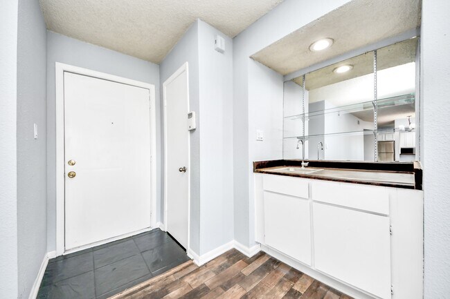 Building Photo - 250 El Dorado Blvd