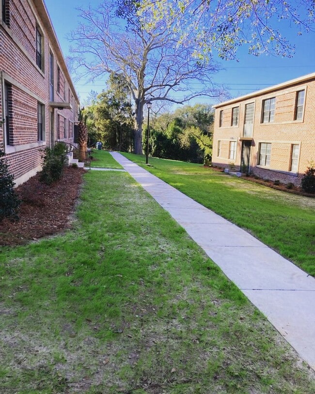 Building Photo - 513 Saluda Ave