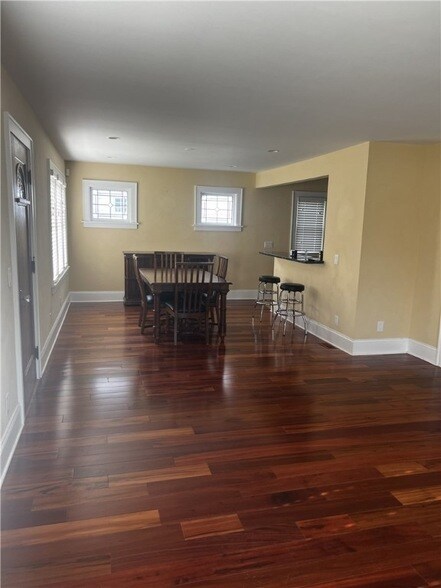 Foto del edificio - 1229 Long Pond Rd