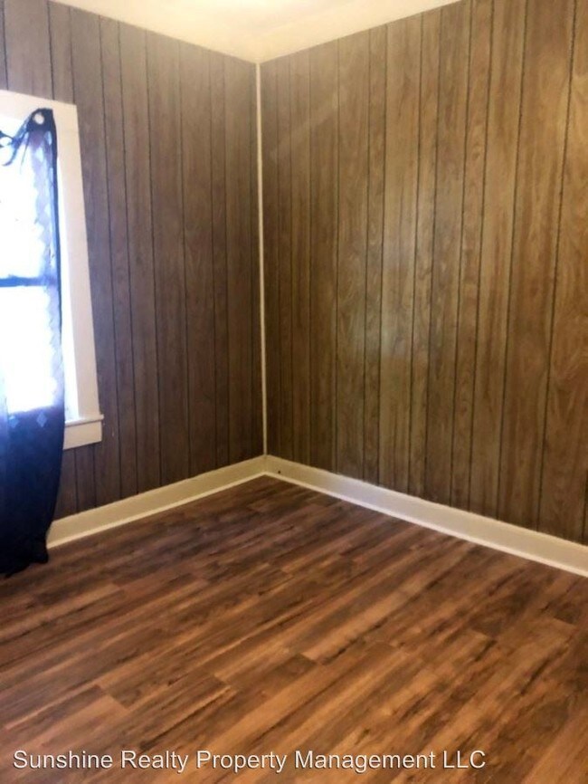Building Photo - 2 br, 1 bath House - 819 S. Beaumont Ave
