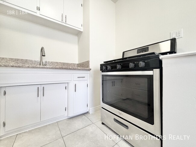 Building Photo - 1276 S Ridgeley Dr