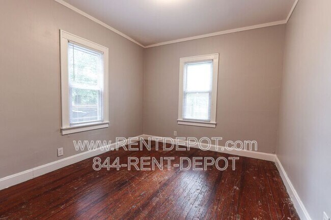 Building Photo - 1413 S Harlan Ave