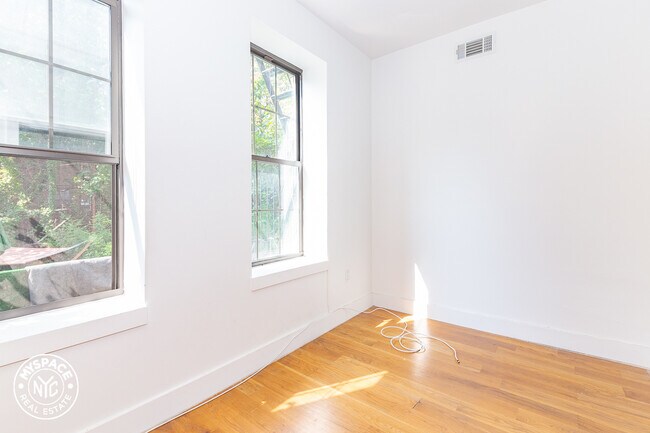 Building Photo - 253 Stanhope St