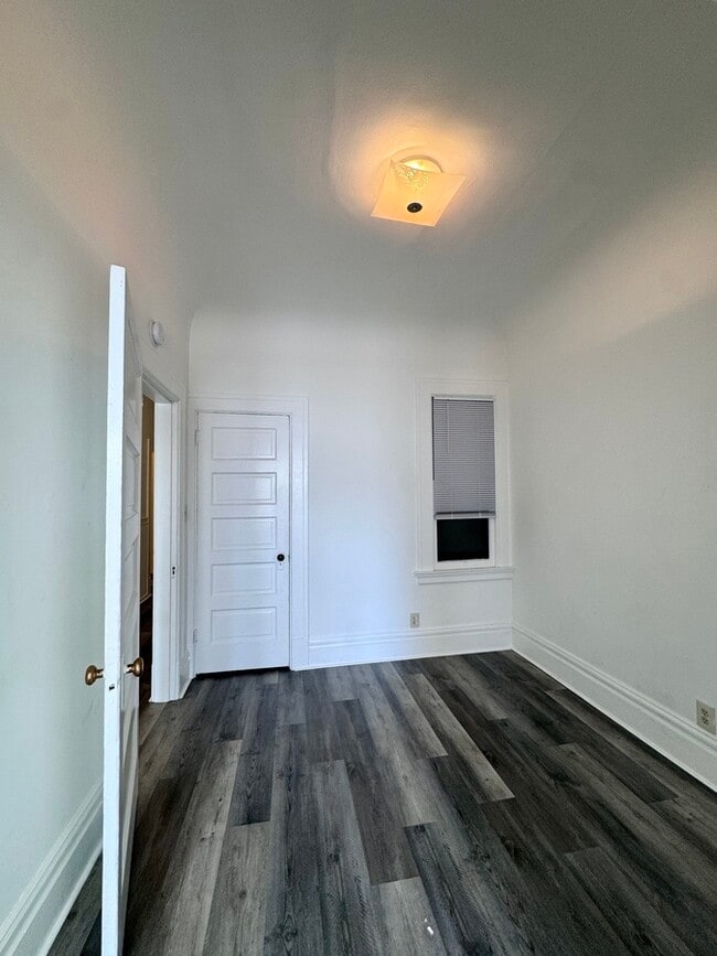Building Photo - 1563 Powell St