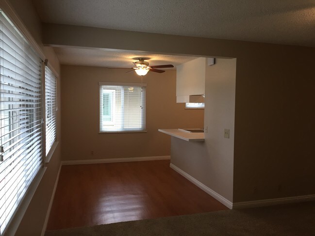 Foto del edificio - 2914 Peppertree Ln