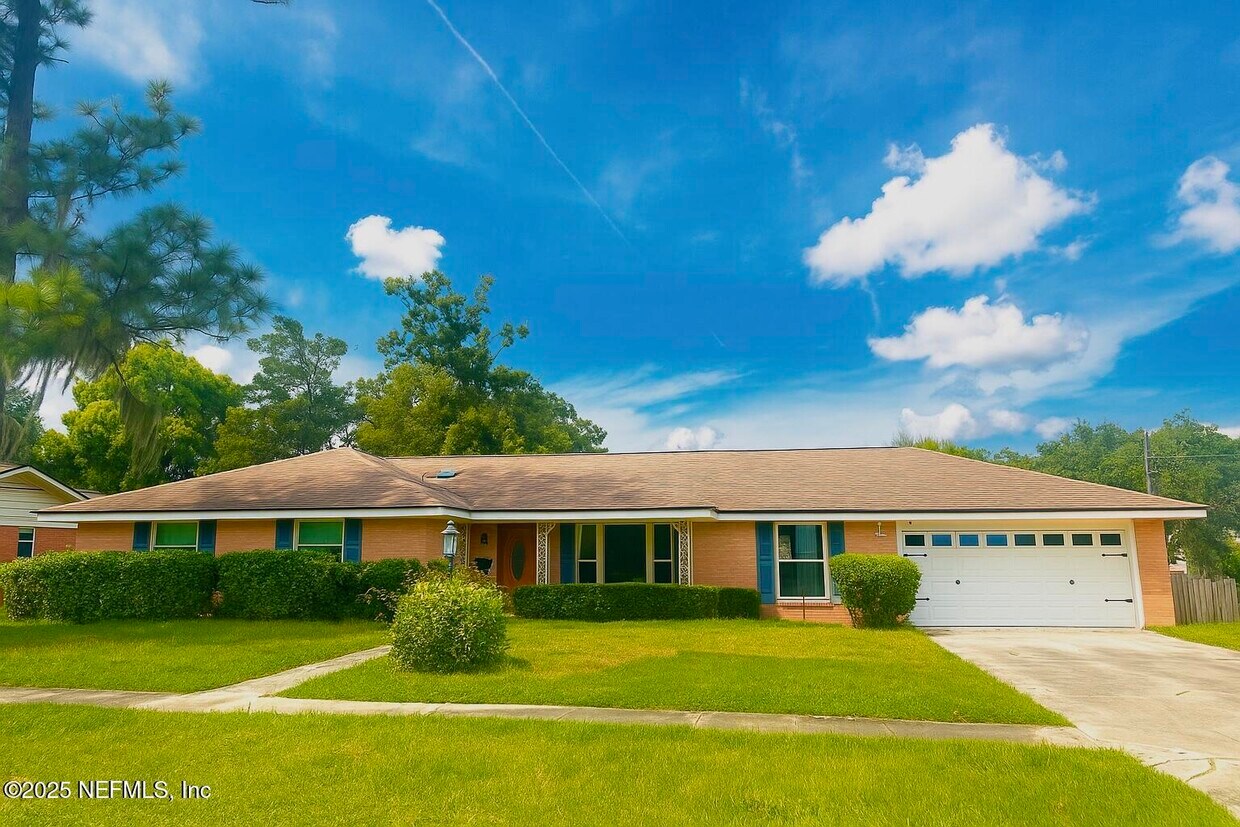 Primary Photo - 1148 Montego Rd E