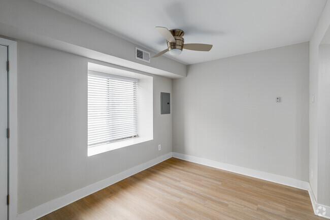 2 BR, 1.5 BA - 1032SF - Dining Area - Buckingham Place