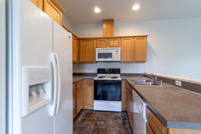 Foto del edificio - Beautiful 3 Bed 2.5 Townhome with 1 Car Ga...