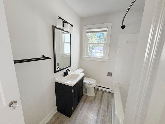Building Photo - Newly Renovated 2-Bedroom Home in Vibrant ...