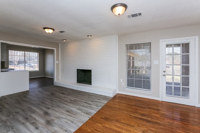 Building Photo - 112 Easthaven Dr