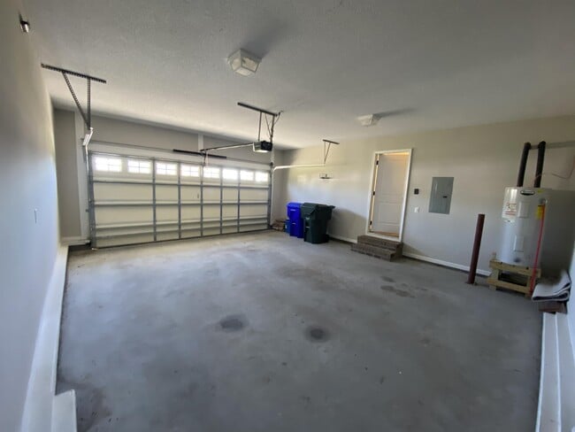 Building Photo - 617 Rockland Dr