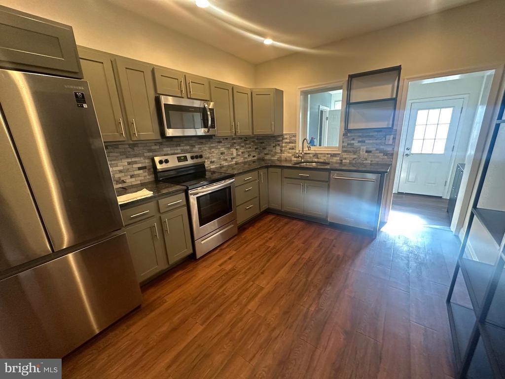 Primary Photo - 4746 Umbria St